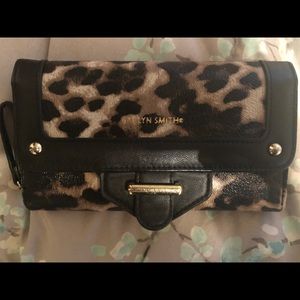 Jaclyn Smith wallet